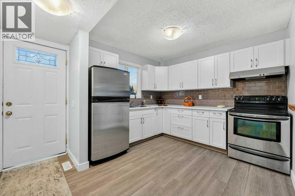 3046 32a Avenue Se Property Photo 6