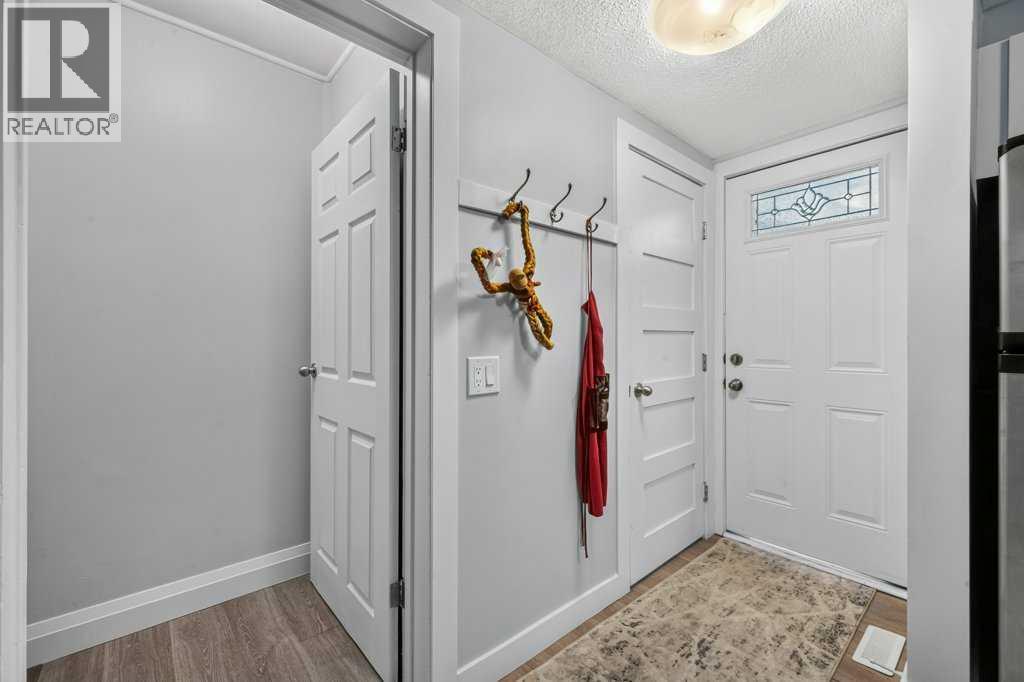 3046 32a Avenue Se Property Photo 8
