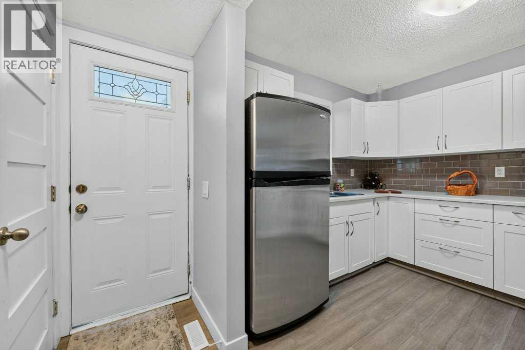 3046 32a Avenue Se Property Photo 9
