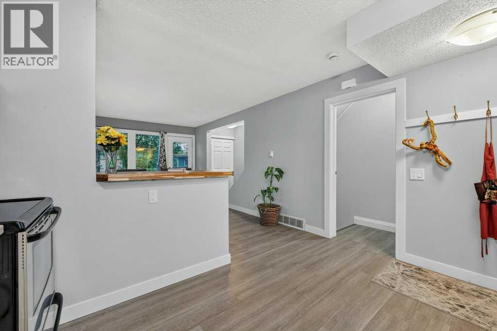 3046 32a Avenue Se Property Photo 10