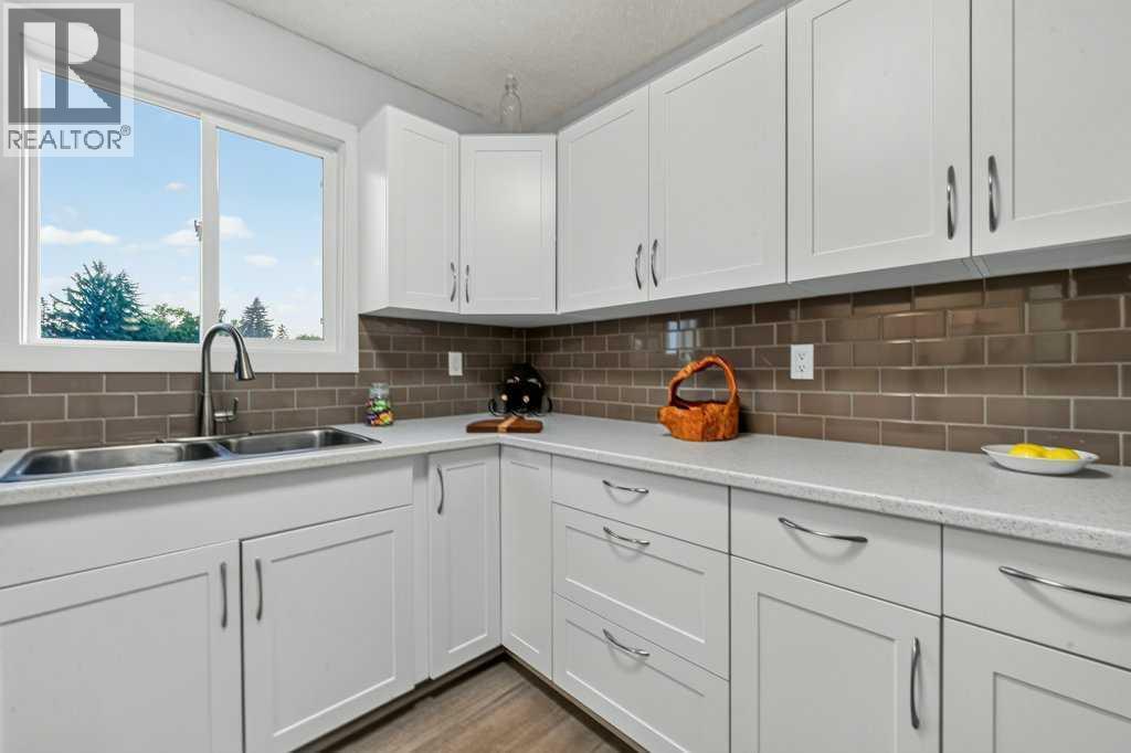 3046 32a Avenue Se Property Photo 13