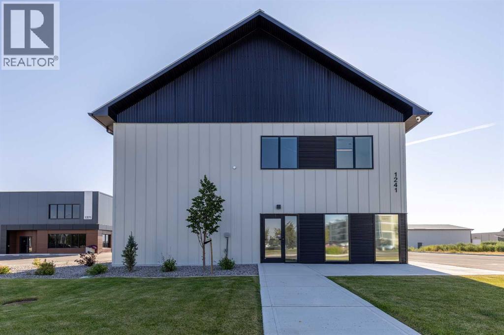 1241 29 Street N Property Photo 3