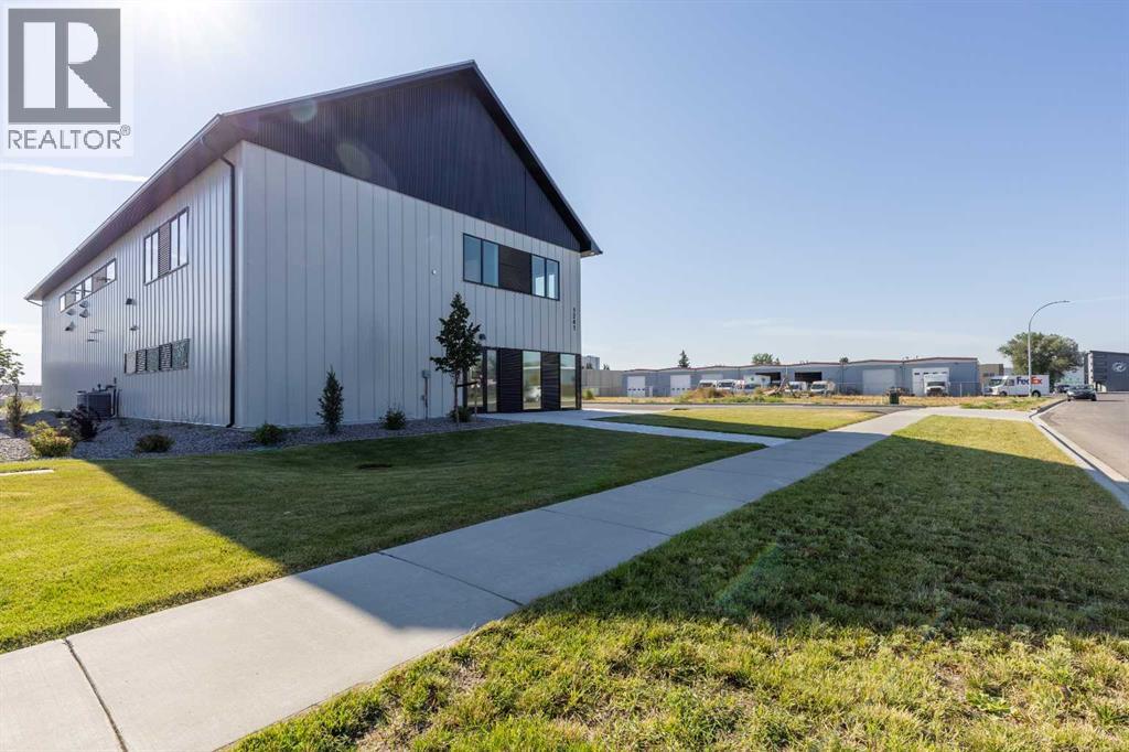 1241 29 Street N Property Photo 4