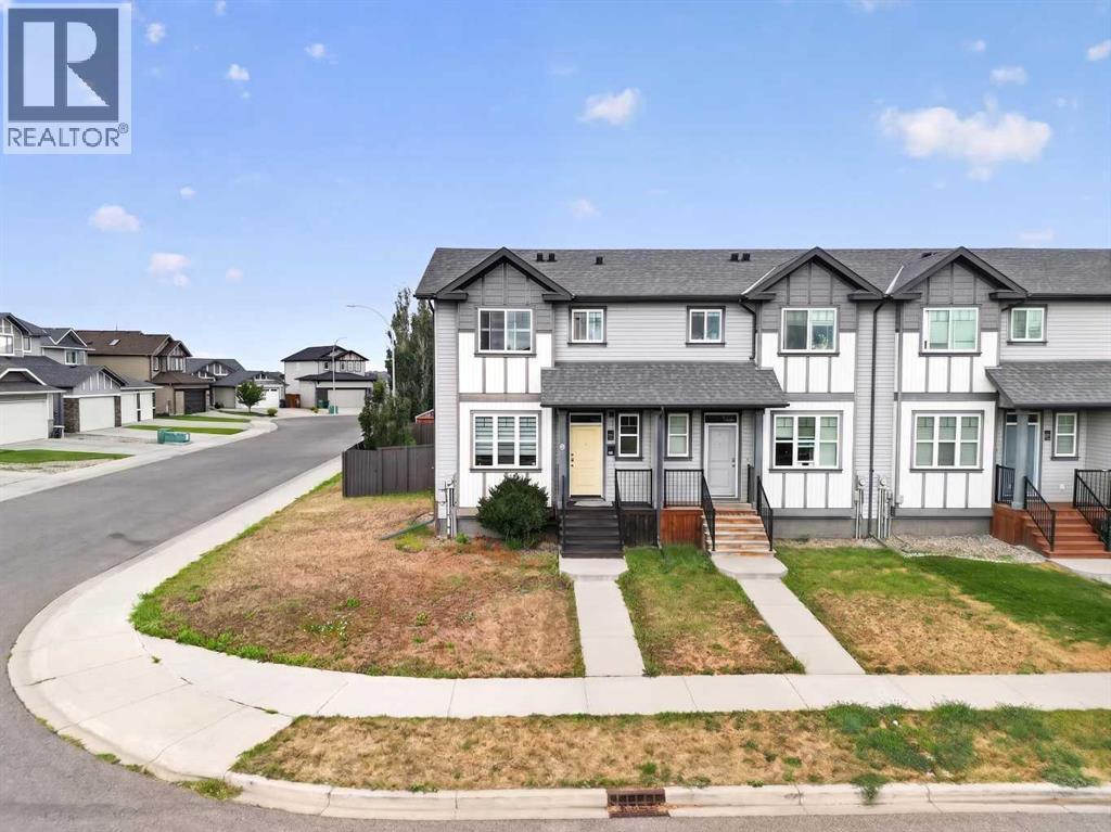 274 Mildred Dobbs Boulevard N Property Photo 1