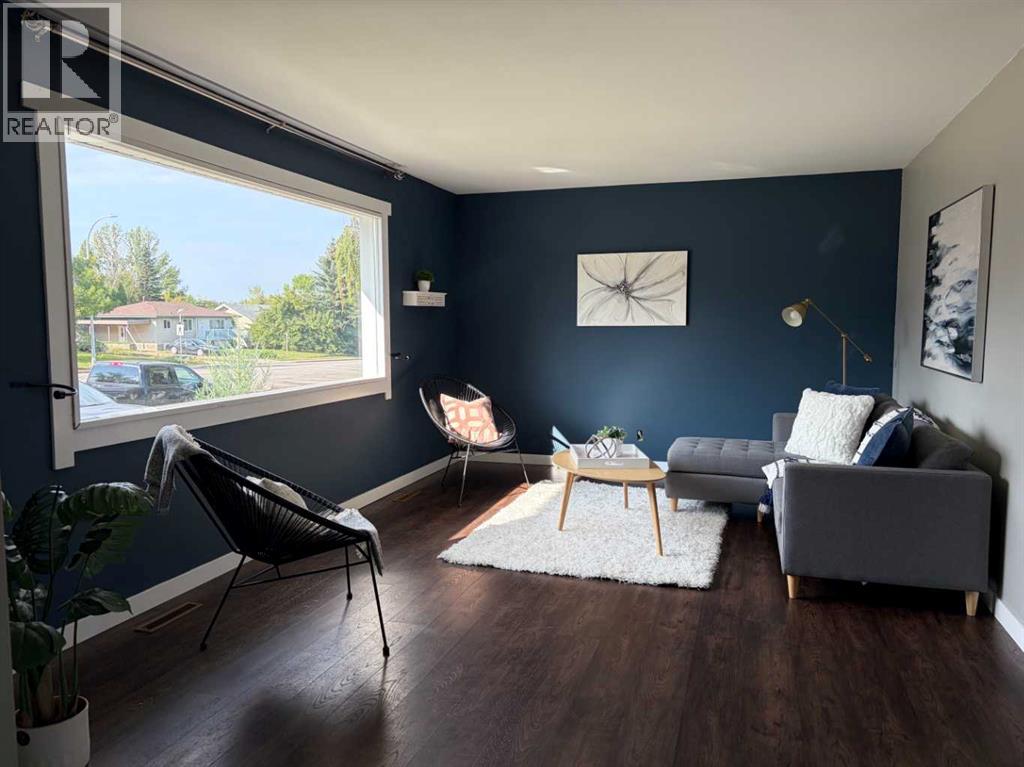 9626 108 Avenue Property Photo 2