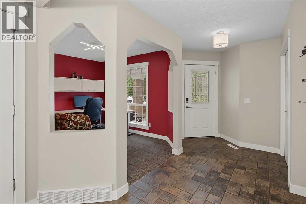 21 Edgebrook Park Nw Property Photo 2