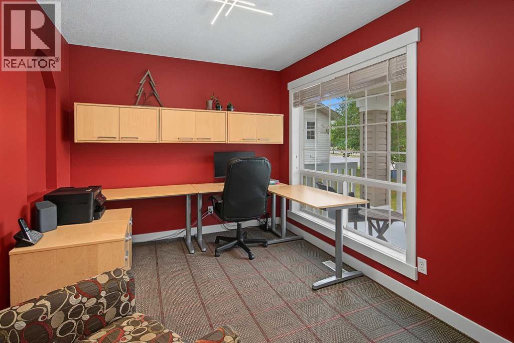 21 Edgebrook Park Nw Property Photo 3