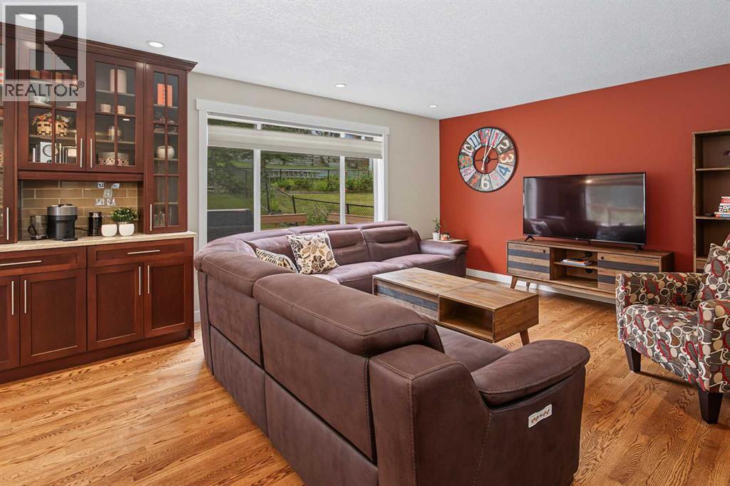21 Edgebrook Park Nw Property Photo 4