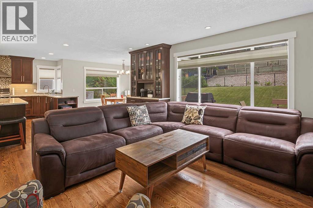 21 Edgebrook Park Nw Property Photo 6