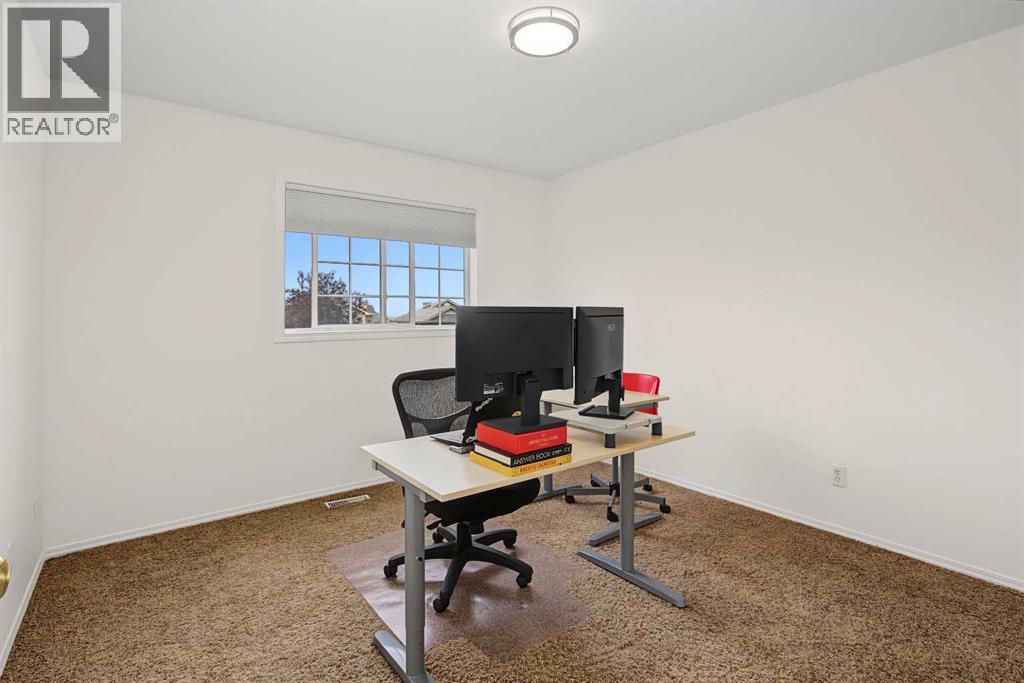 21 Edgebrook Park Nw Property Photo 27