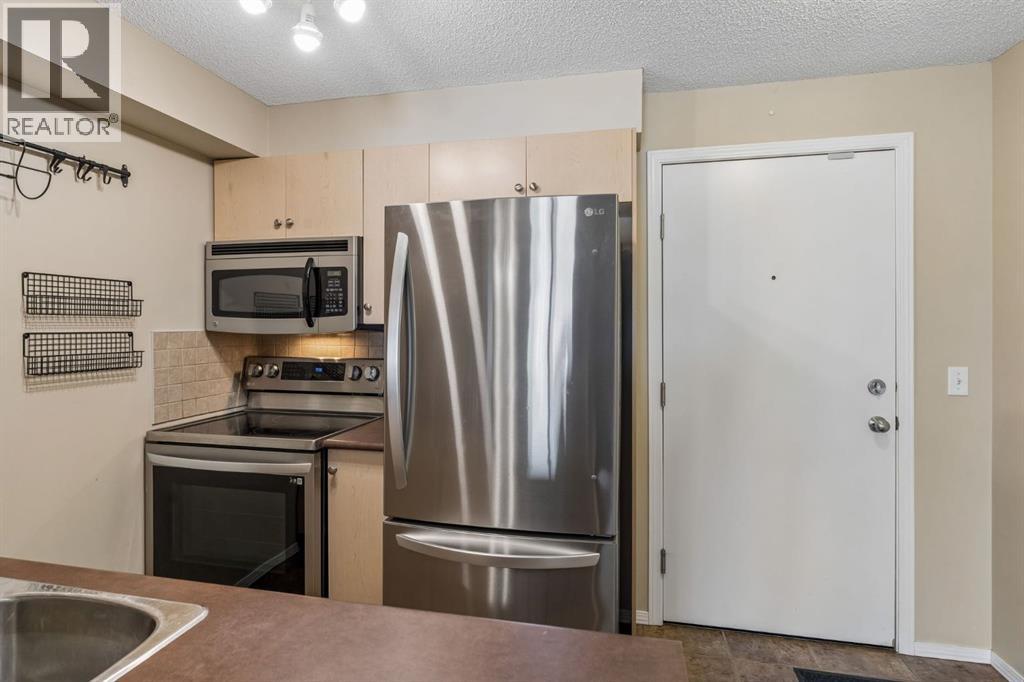 8 Bridlecrest Drive Southwest Property Photo 12