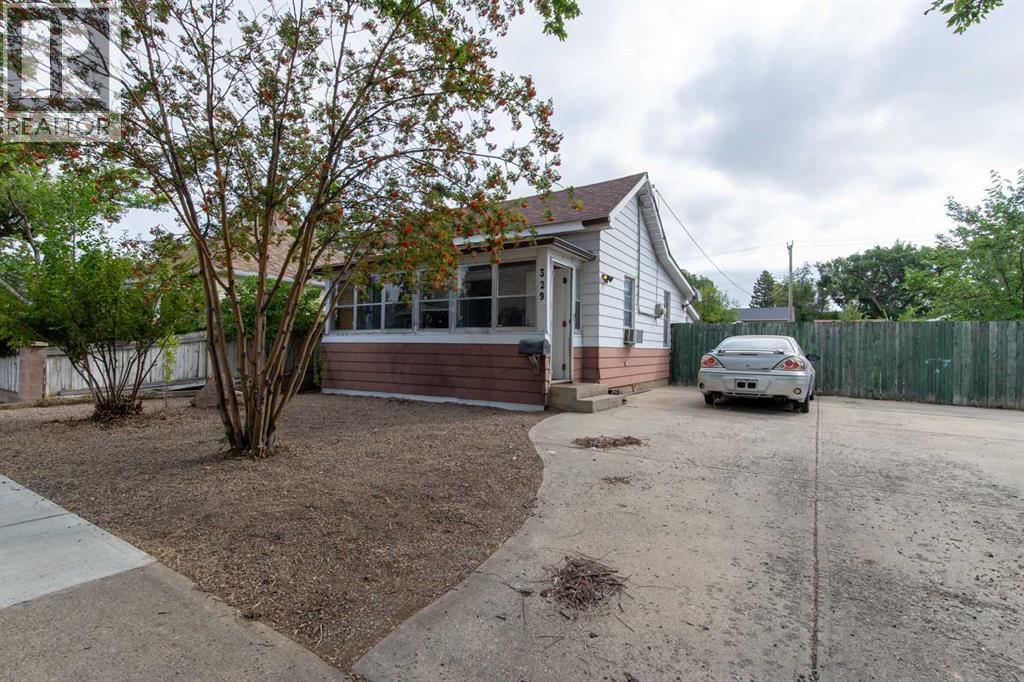 329 12 Street N Property Photo 3