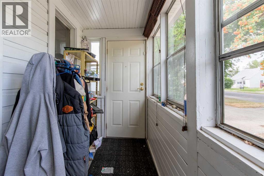 329 12 Street N Property Photo 6