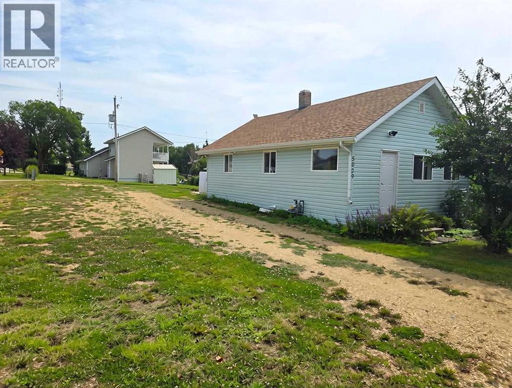 5029 50 Street Property Photo 1