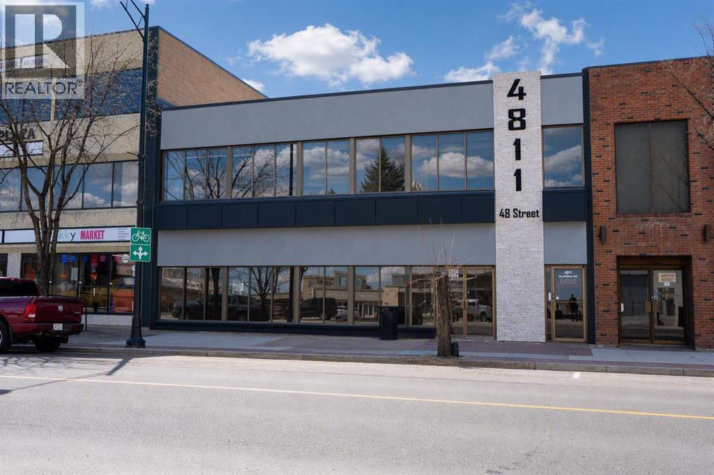 4811 48 Street Property Photo 2