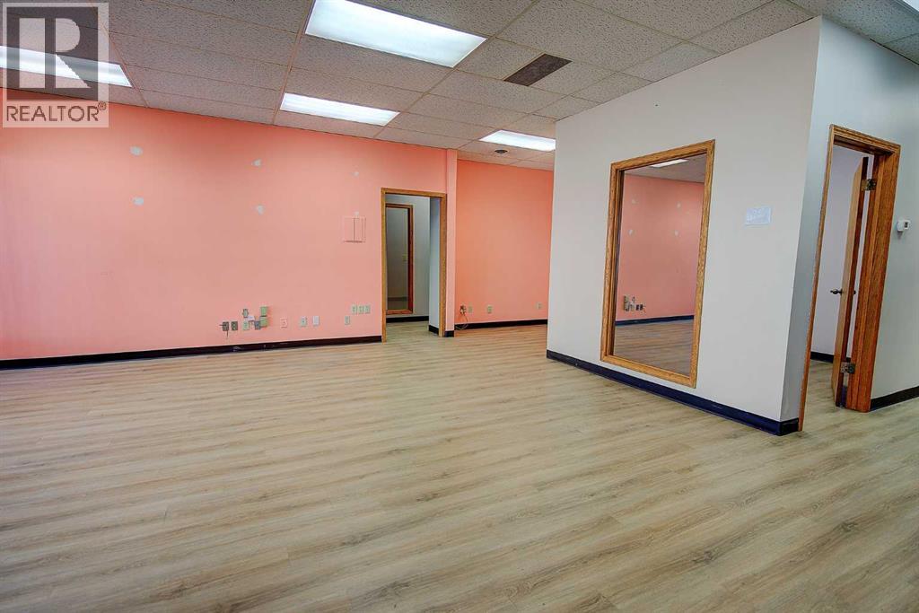 4811 48 Street Property Photo 4