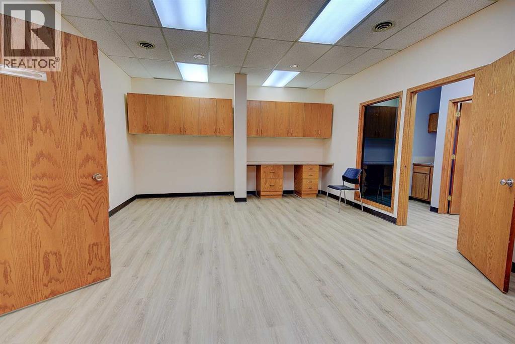 4811 48 Street Property Photo 6
