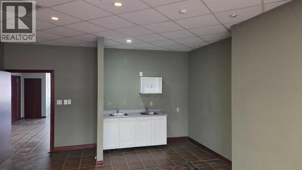 4811 48 Street Property Photo 11