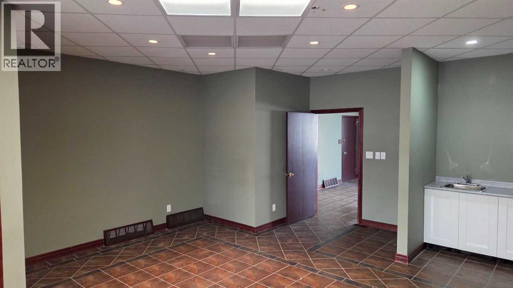 4811 48 Street Property Photo 12