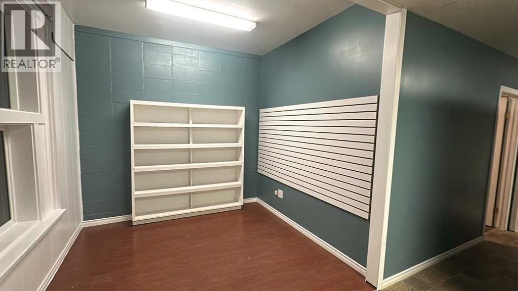 227 6 Street Property Photo 5
