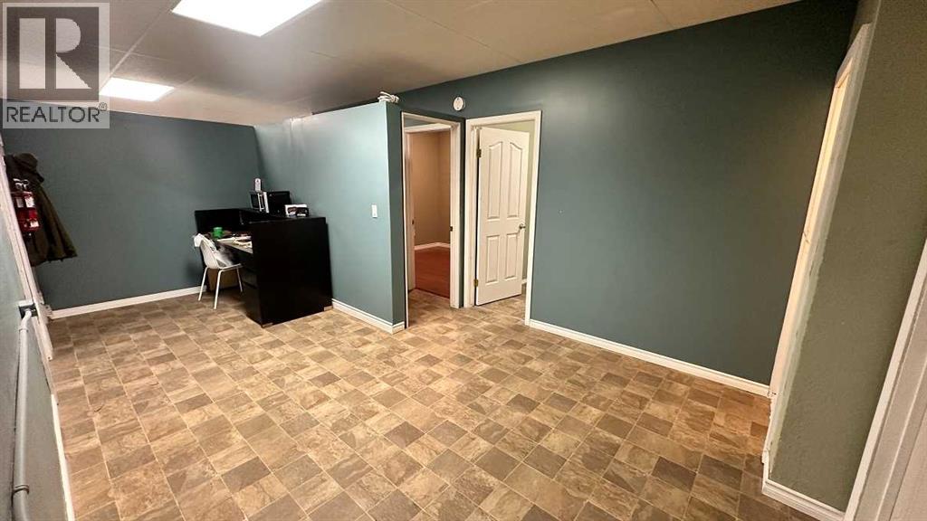 227 6 Street Property Photo 7