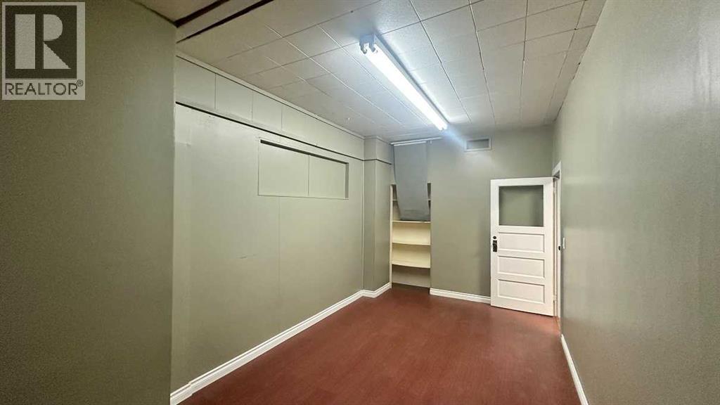 227 6 Street Property Photo 8