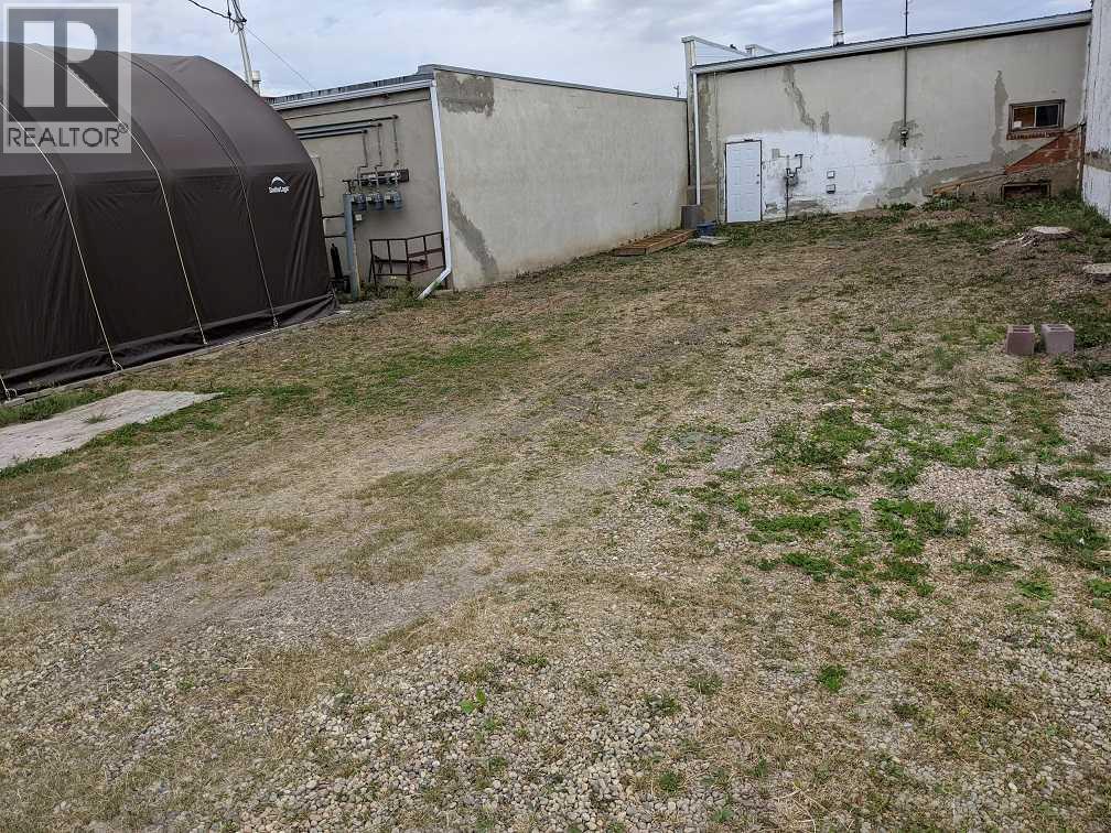 227 6 Street Property Photo 10