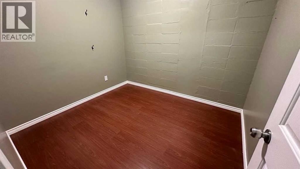 227 6 Street Property Photo 12