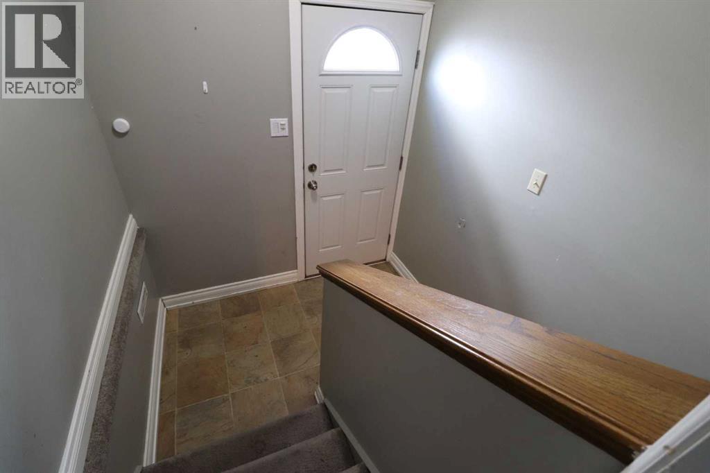 71 Laval Boulevard W Property Photo 2