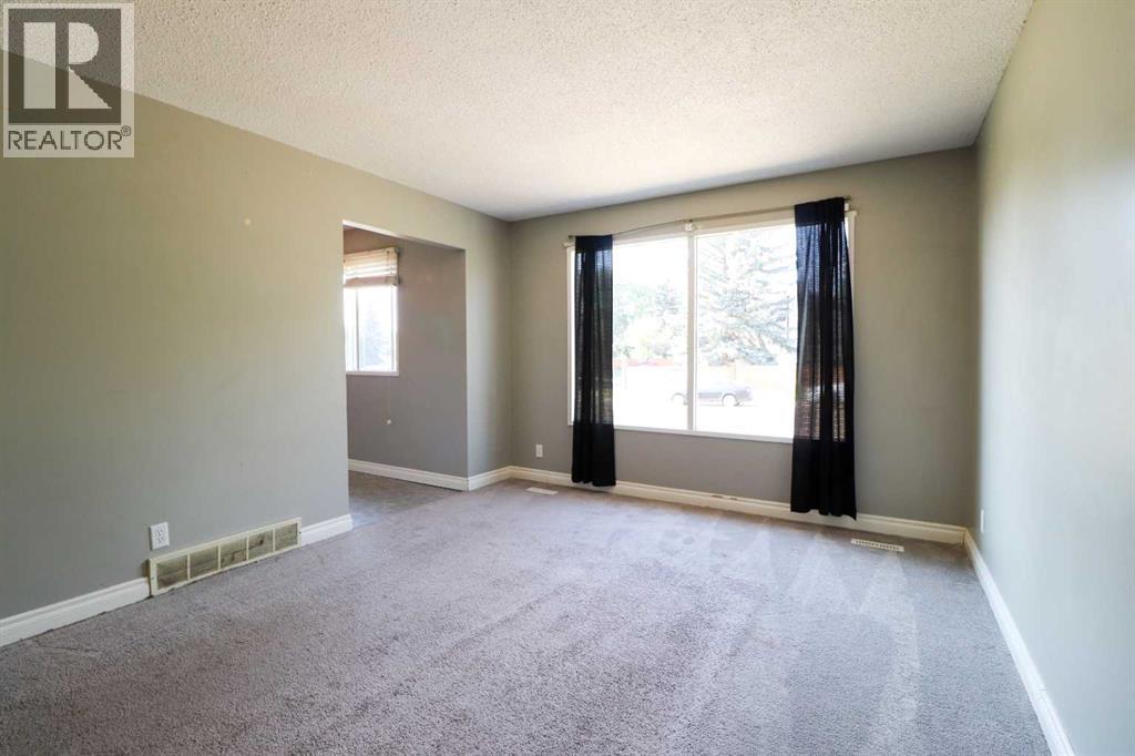 71 Laval Boulevard W Property Photo 4