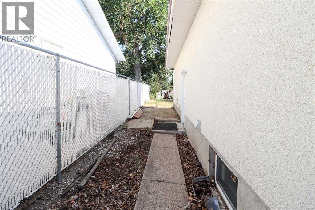71 Laval Boulevard W Property Photo 44