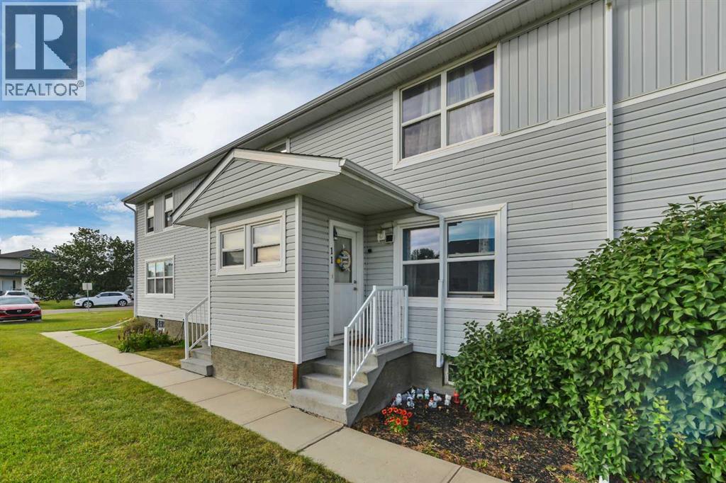11 Poplar Crescent Property Photo 1