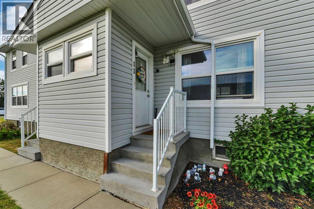 11 Poplar Crescent Property Photo 2