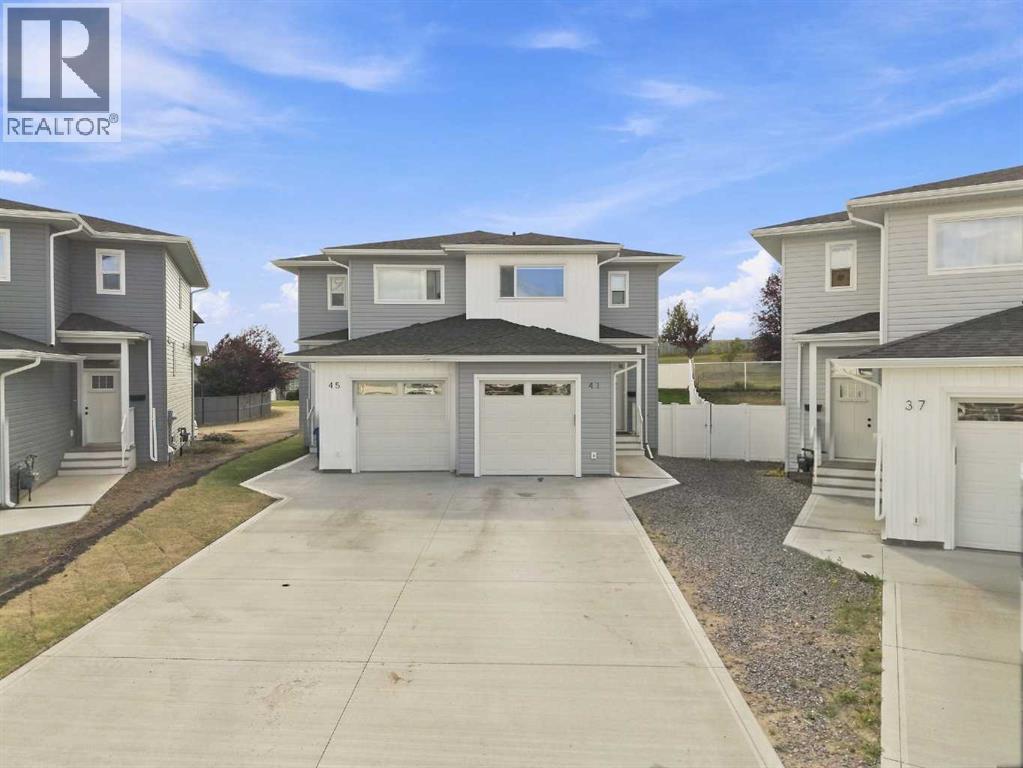 41 Pinnacle Close Property Photo 1