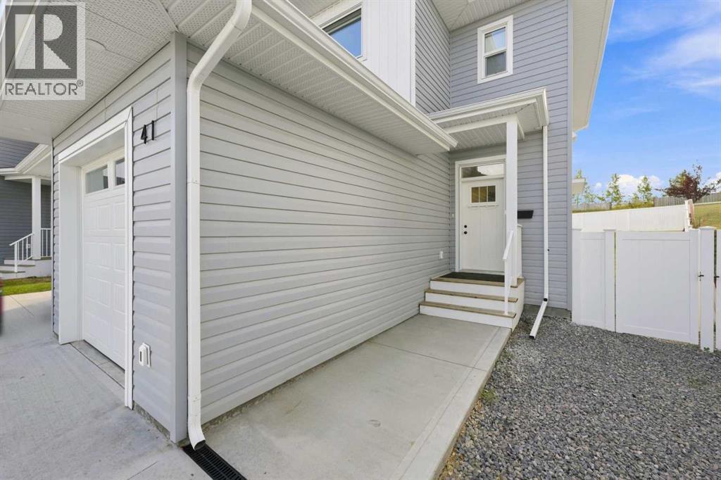 41 Pinnacle Close Property Photo 2