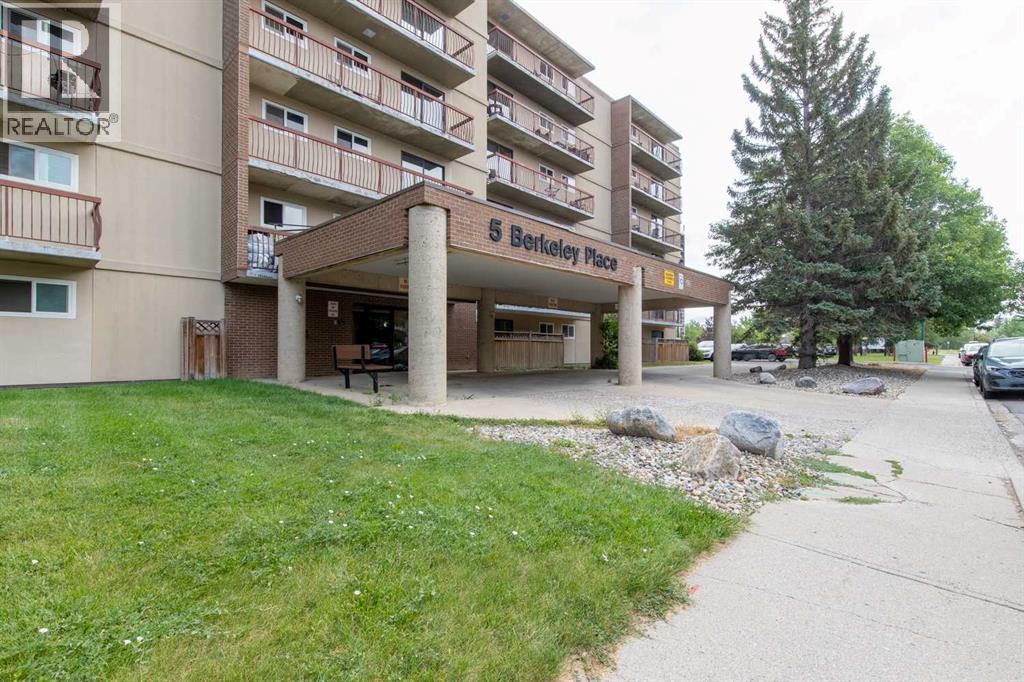 5 Berkeley Place West Property Photo 1
