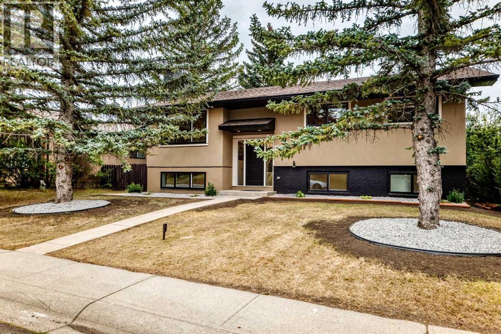 307 Silverthorn Way Nw Property Photo 2