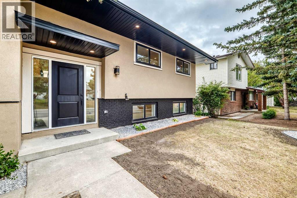 307 Silverthorn Way Nw Property Photo 3