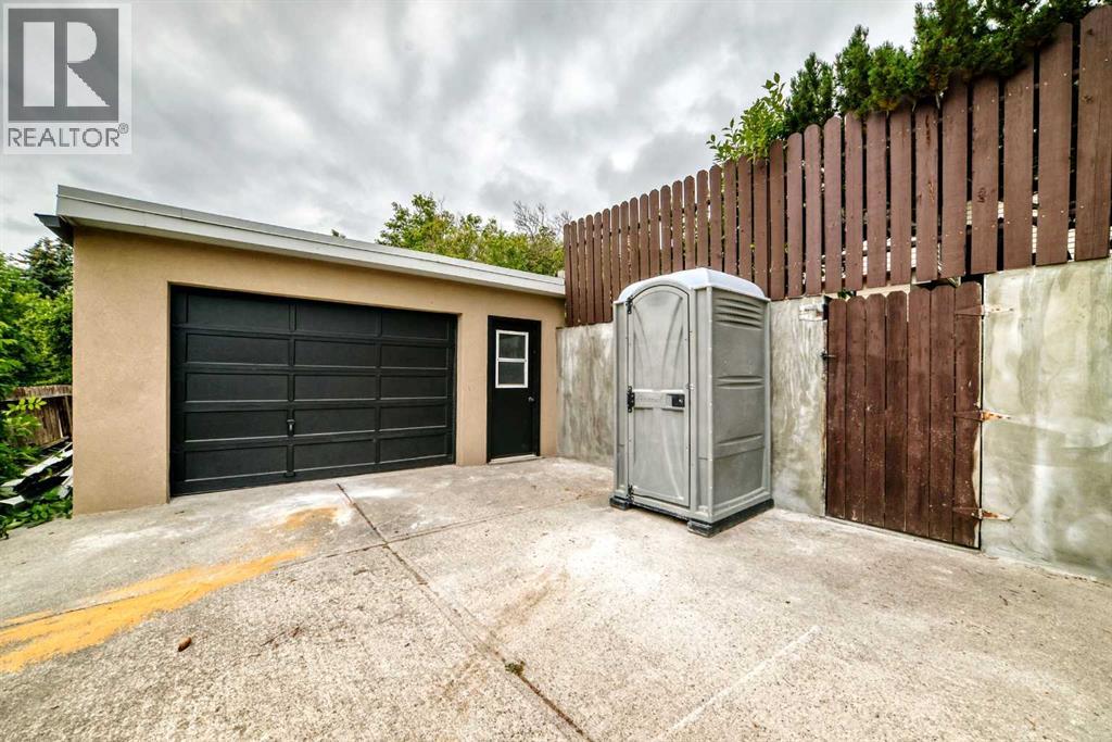 307 Silverthorn Way Nw Property Photo 44