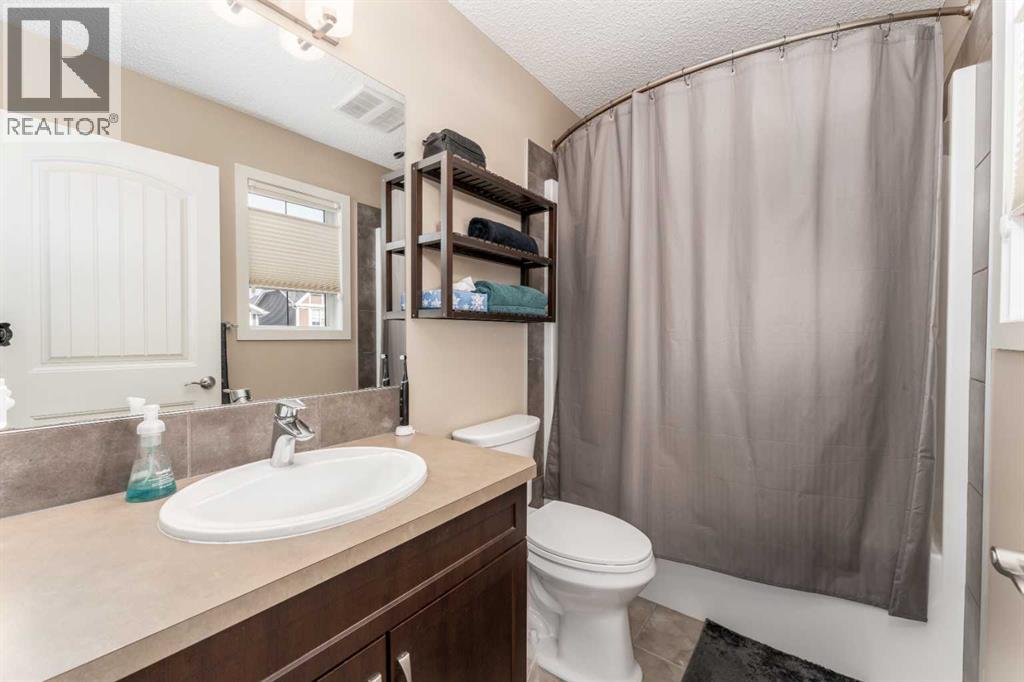 562 River Heights Crescent Property Photo 18