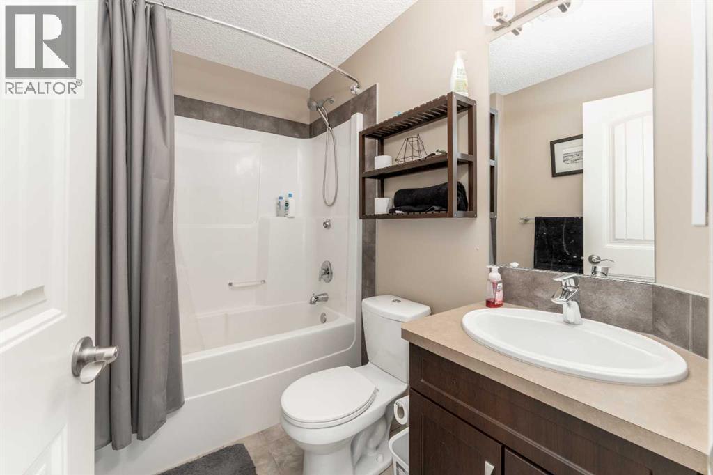 562 River Heights Crescent Property Photo 20