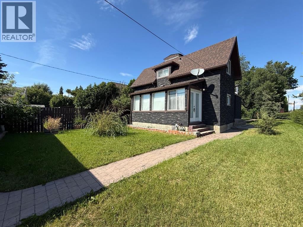 1037 4 Avenue Property Photo 1