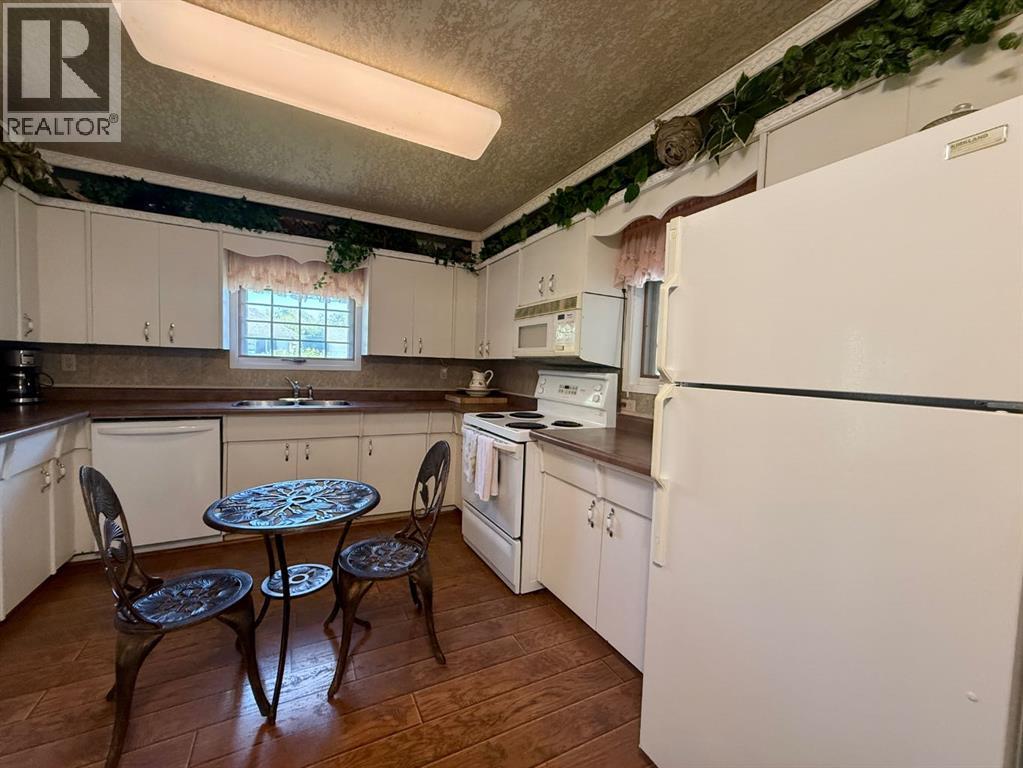 1037 4 Avenue Property Photo 6