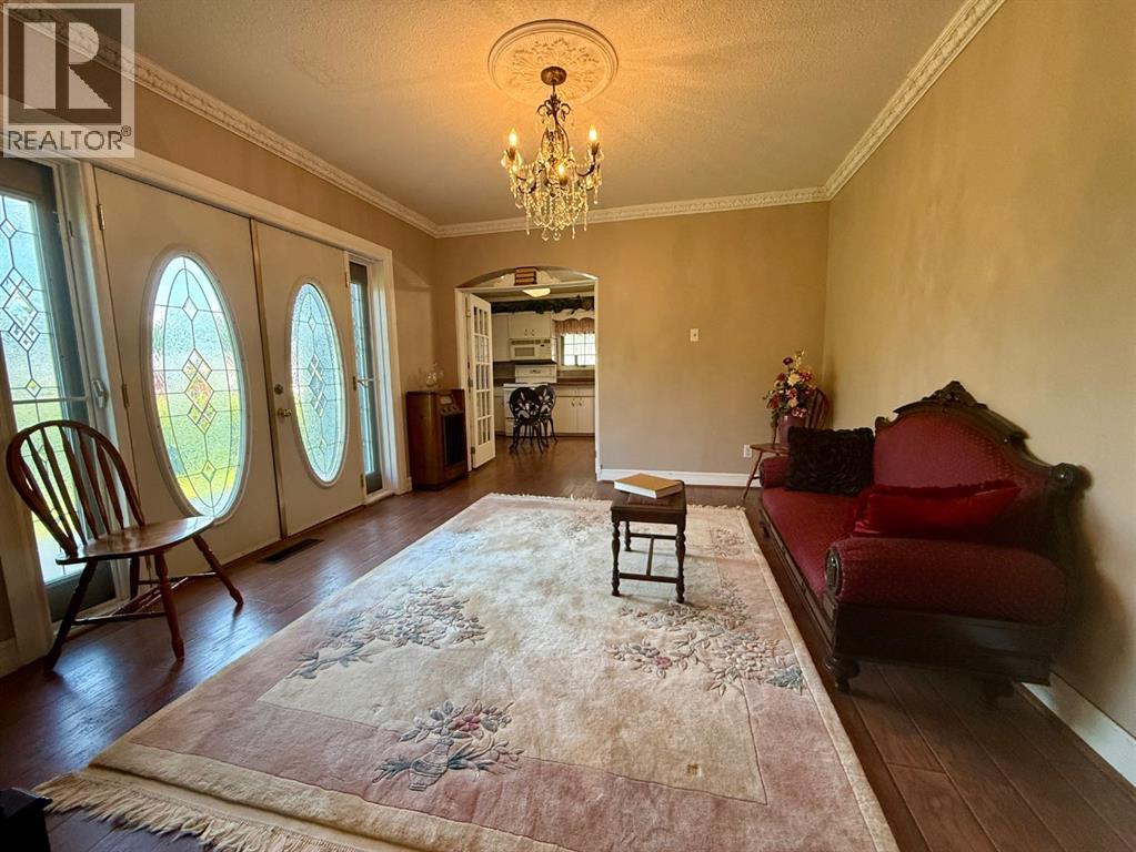 1037 4 Avenue Property Photo 11