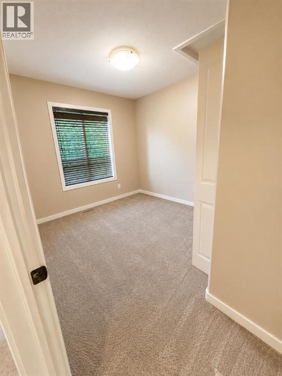 89 Lynx Road N Property Photo 6