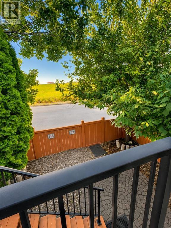 89 Lynx Road N Property Photo 9