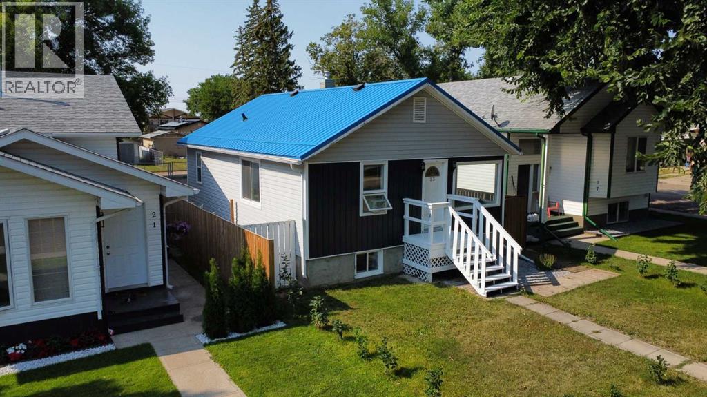 23 Pine Avenue W