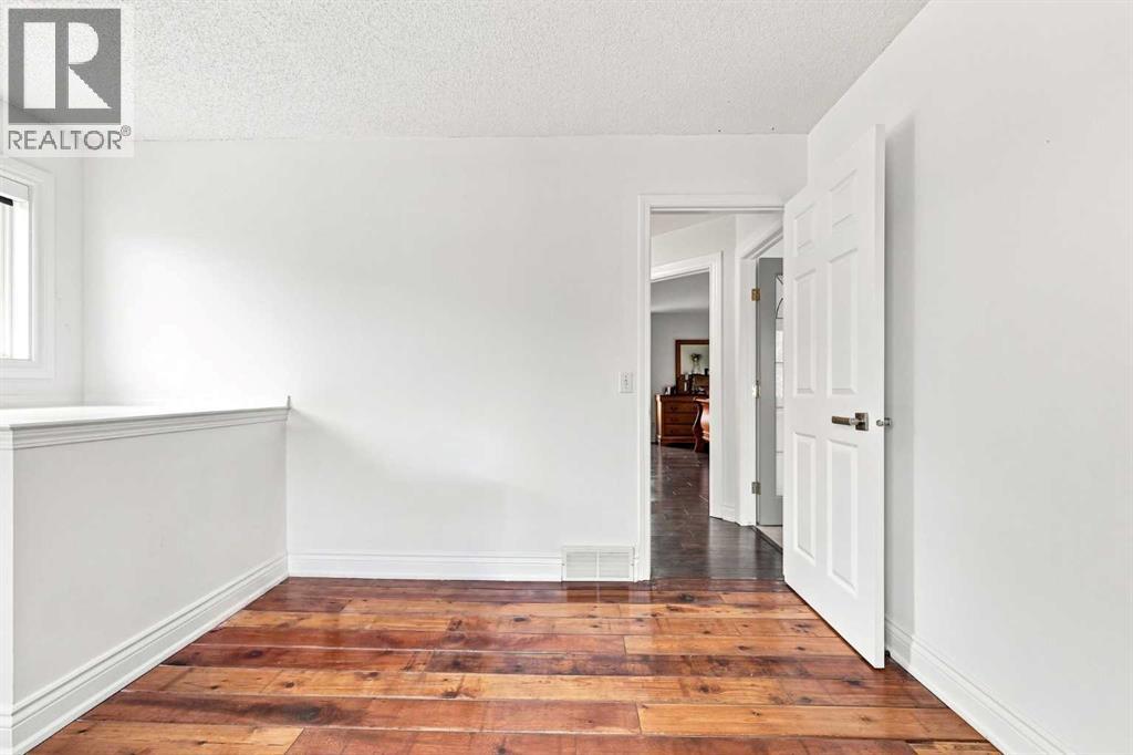 454 Millrise Square Sw Property Photo 32