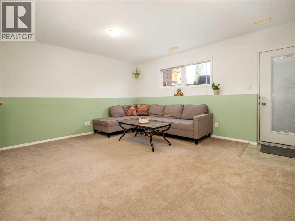 159 Aberdeen Road W Property Photo 25