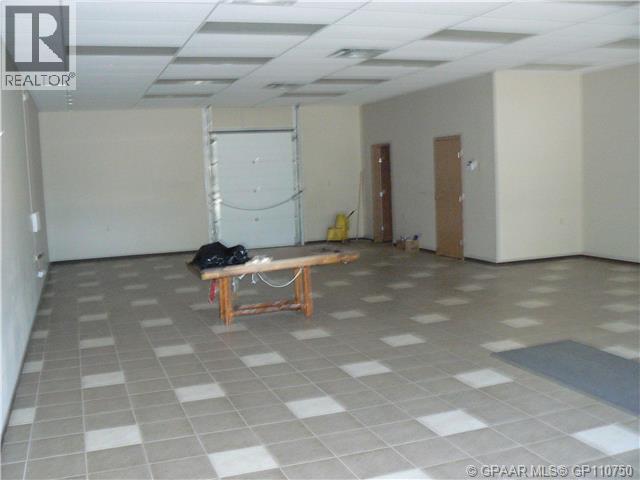5113 53 Avenue Property Photo 2